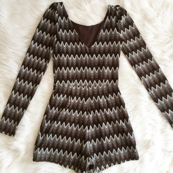 AKIRA Black Label Long Sleeve Shorts Romper - Picture 4 of 8